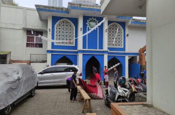 Kegiatan Bersih-Bersih di Pesantren Muhammadiyah Syamsul Ulum Kota Bandung